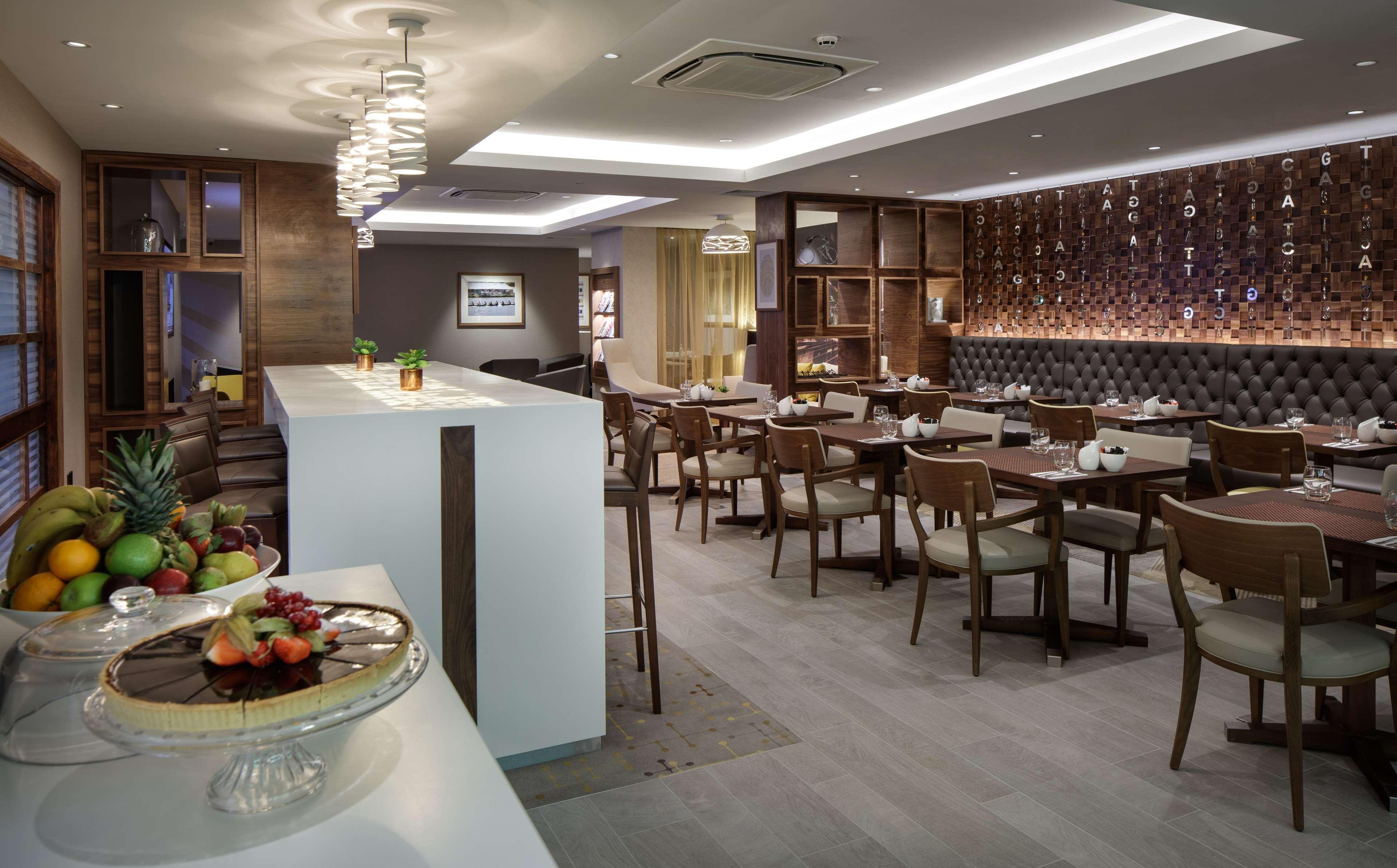 Hilton Cambridge City Centre Экстерьер фото
