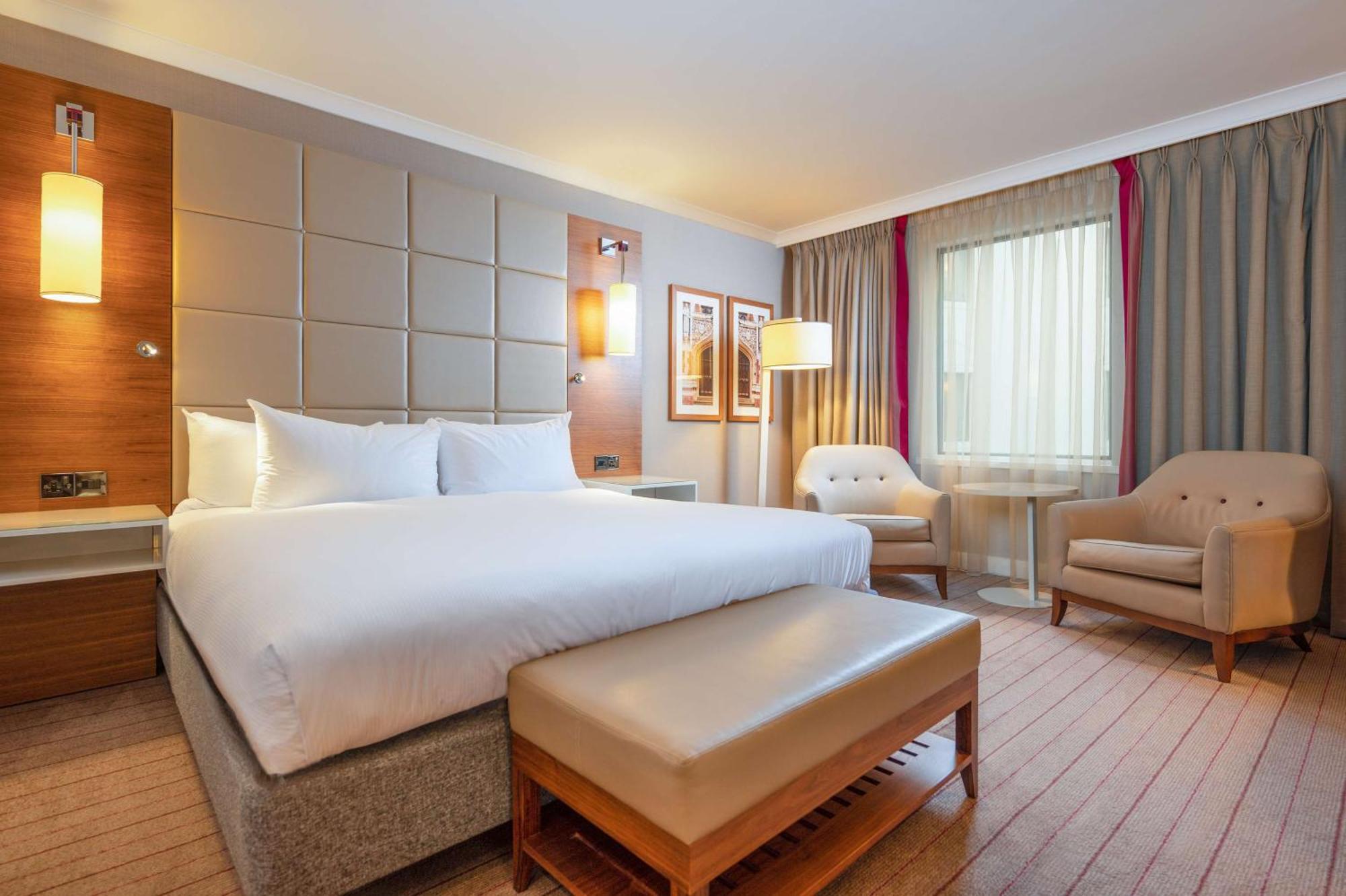 Hilton Cambridge City Centre Экстерьер фото