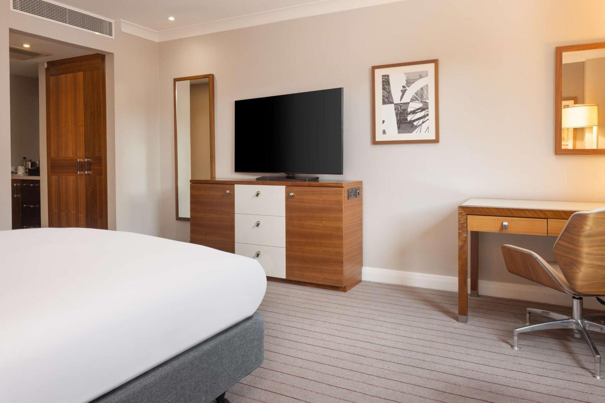 Hilton Cambridge City Centre Экстерьер фото