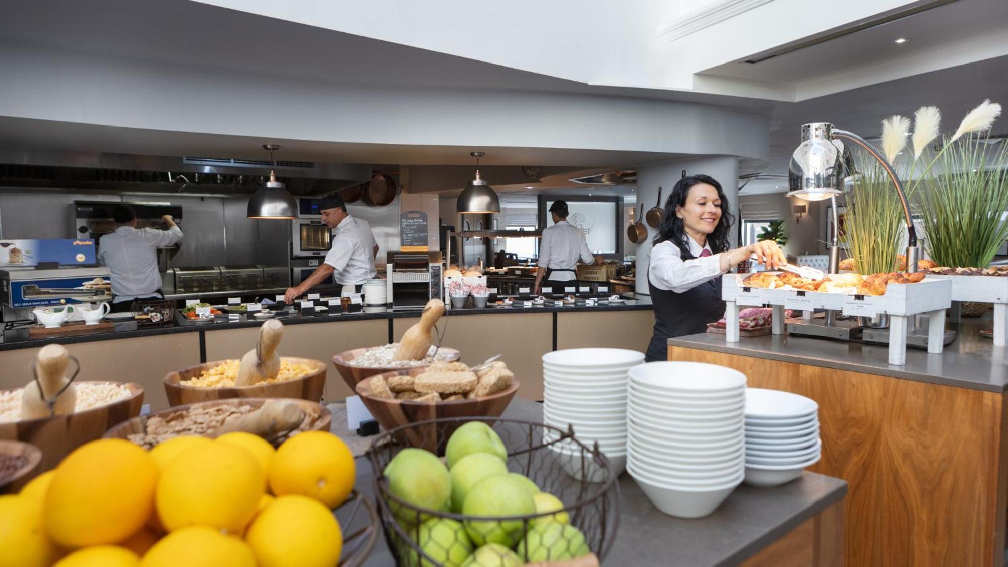 Hilton Cambridge City Centre Экстерьер фото