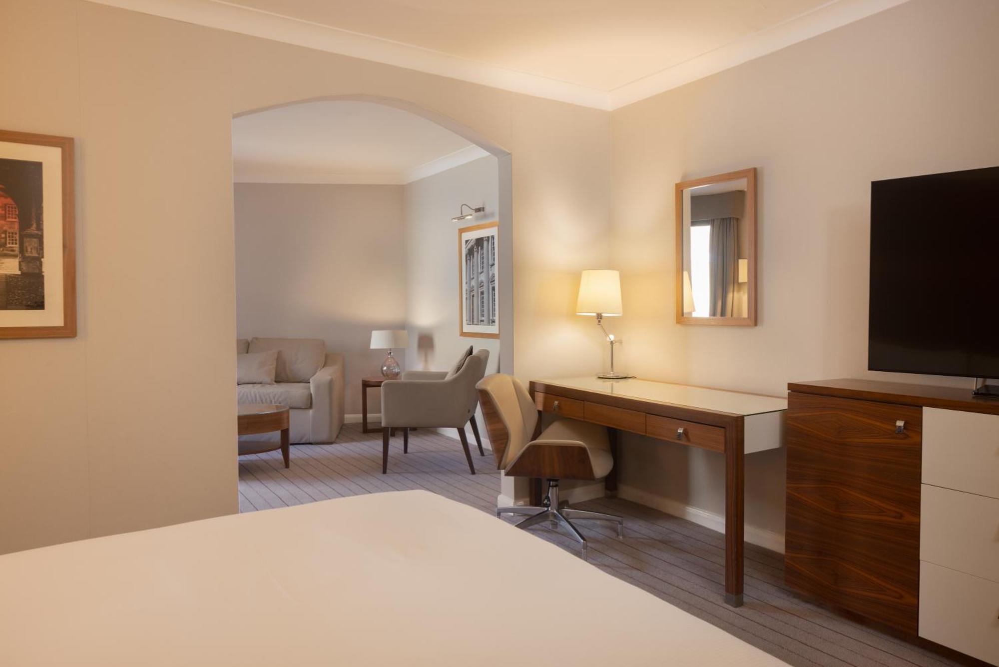 Hilton Cambridge City Centre Экстерьер фото
