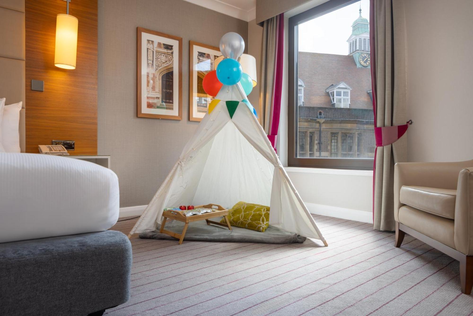 Hilton Cambridge City Centre Экстерьер фото