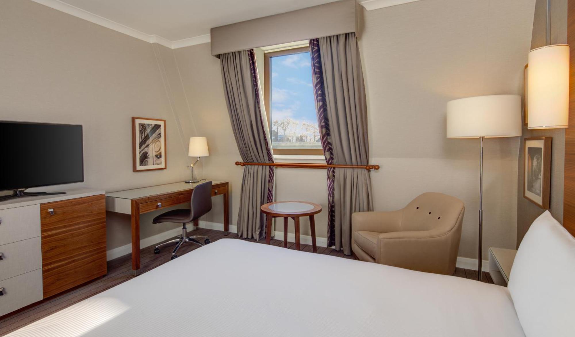 Hilton Cambridge City Centre Экстерьер фото